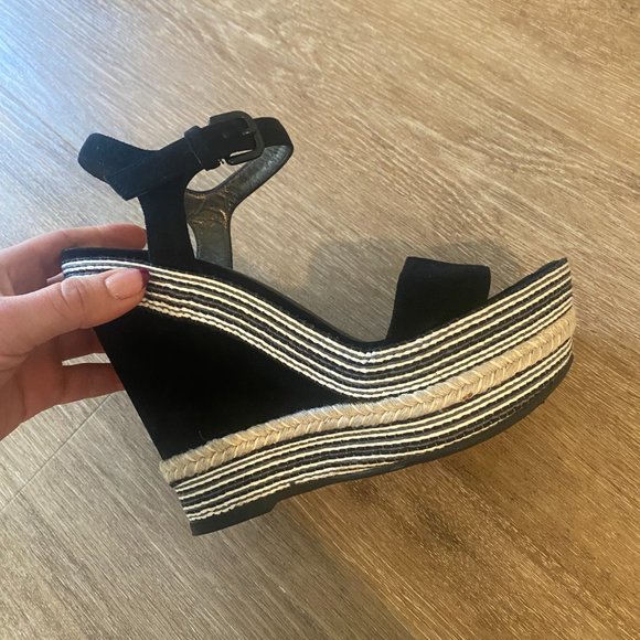 NEW Stuart Weitzman “sIMPLE” Blue Suede Open Toe Ankle Strap  Stuart Weitzman Suede Strapped Sandals